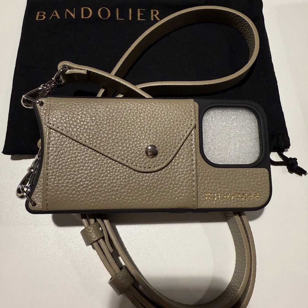Bandolier Hailey Iphone 15 Pro case and strap
